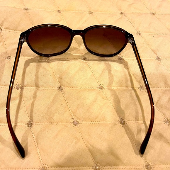 Sunglasses Hut Sunglasses - Picture 4 of 5